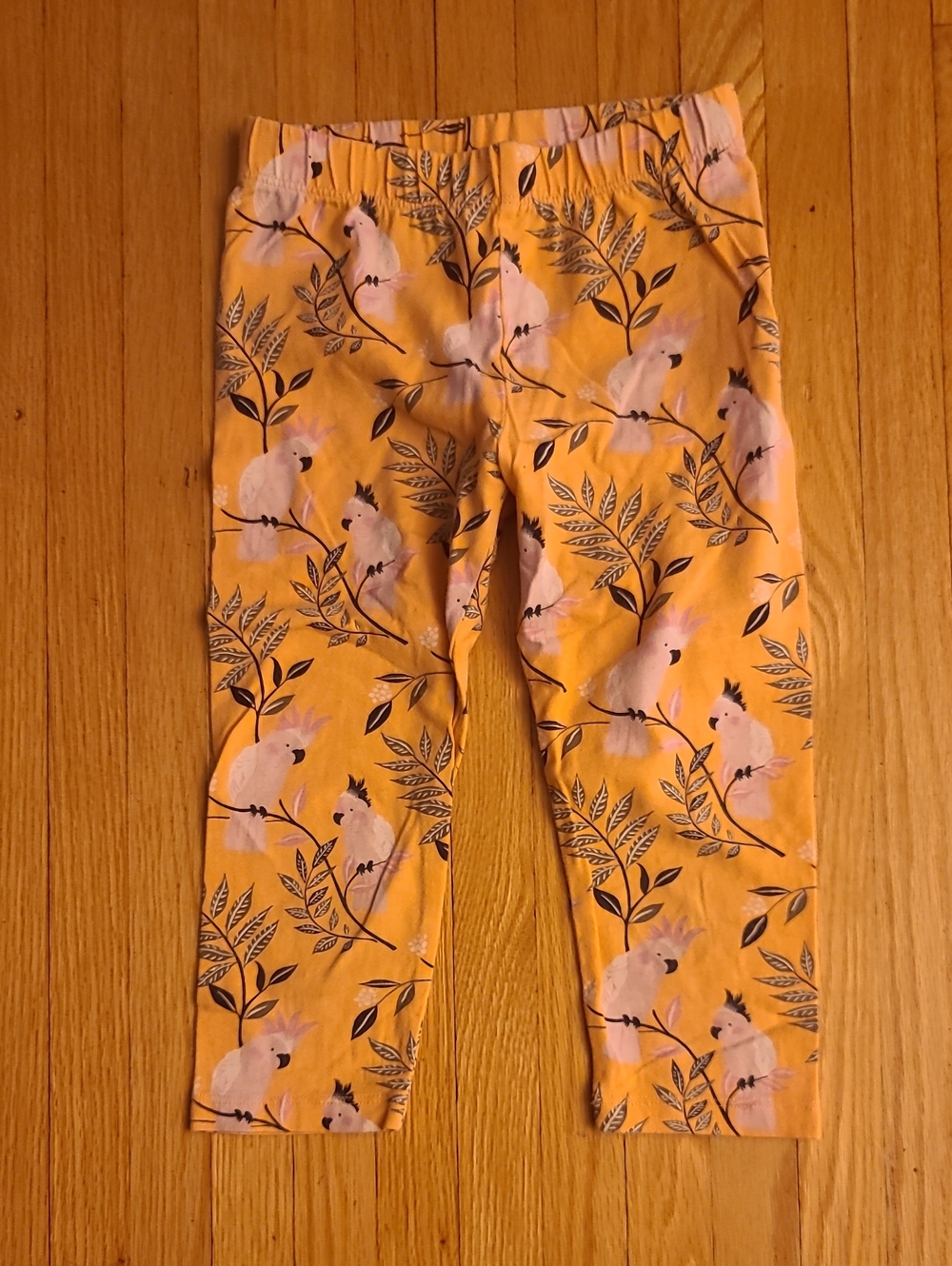 10 for $25 - baby GAP Girls 5 years Peach Shorts/ Capri with Birds